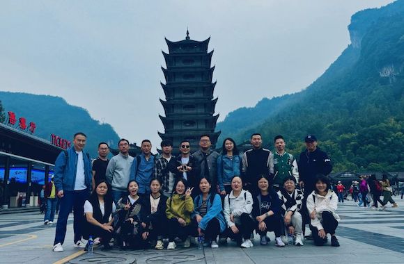 陶醉于山水如画，垂涎于美食佳肴，迷恋于湖南之行